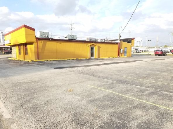 400 W South St, Plano, IL 60545
